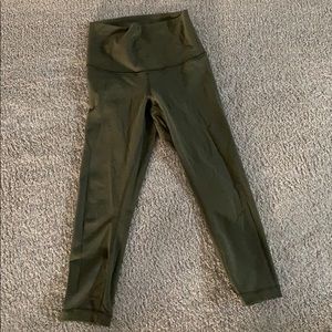 Wunder under lululemon Capri leggings